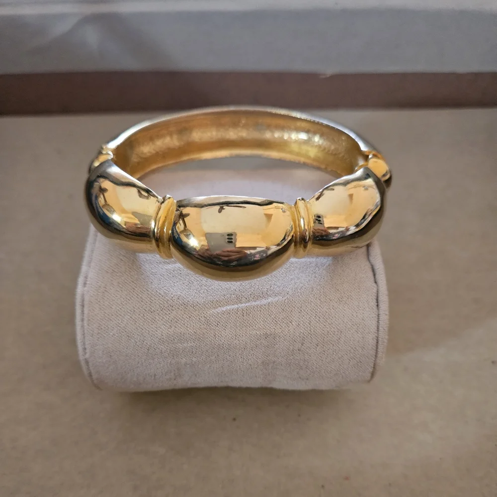 Bracelets - Picture 3 of 3